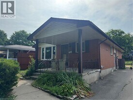 12 Arrowhead Pl in Kitchener, ON - Building Photo