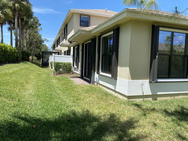 10031 W Villa Cir in Vero Beach, FL - Building Photo - Building Photo
