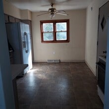 1030 Bond St in Moberly, MO - Building Photo - Building Photo