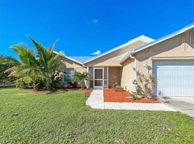 2134 Country Club Blvd in Cape Coral, FL - Building Photo