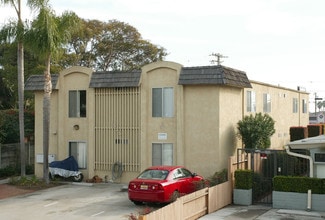 1535 Felspar St in San Diego, CA - Foto de edificio - Building Photo