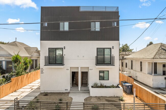438 E 28th St in Los Angeles, CA - Foto de edificio - Building Photo