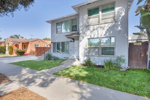 2210 Pine Ave, Unit 2211 Pine Ave in Long Beach, CA - Building Photo