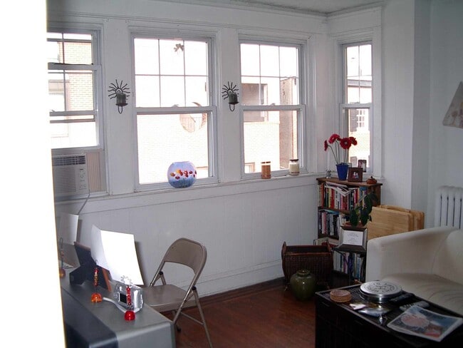 300 Catharine St, Unit 3rd Floor in Philadelphia, PA - Foto de edificio - Building Photo