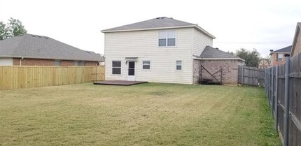 305 Deer Run Dr in Sanger, TX - Foto de edificio - Building Photo