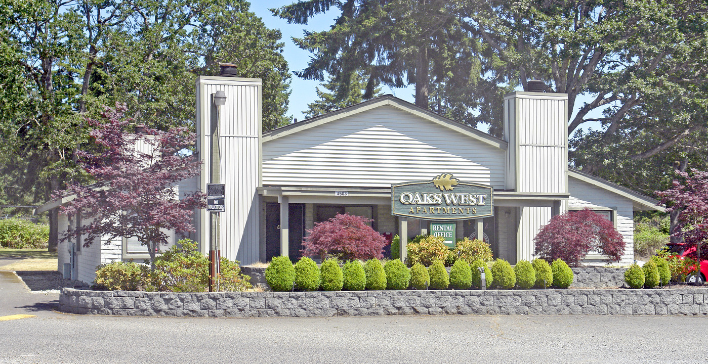 Oaks West Apartments in Tacoma, WA - Foto de edificio