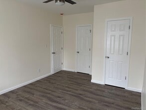 39 Buckingham Pl in Lynbrook, NY - Building Photo - Building Photo