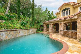 25 Vía Terracaleta in Coto De Caza, CA - Building Photo