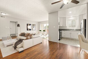 Krystal Terrace Apartments in Sherman Oaks, CA - Building Photo