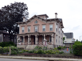 Elizabeth's Rooming House Apartments