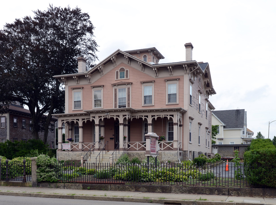 Elizabeth's Rooming House in New Bedford, MA - Building Photo