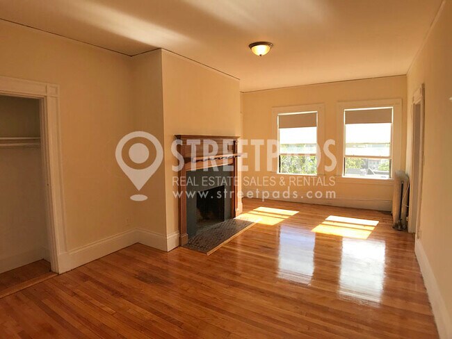 2 Ware St in Cambridge, MA - Foto de edificio - Building Photo