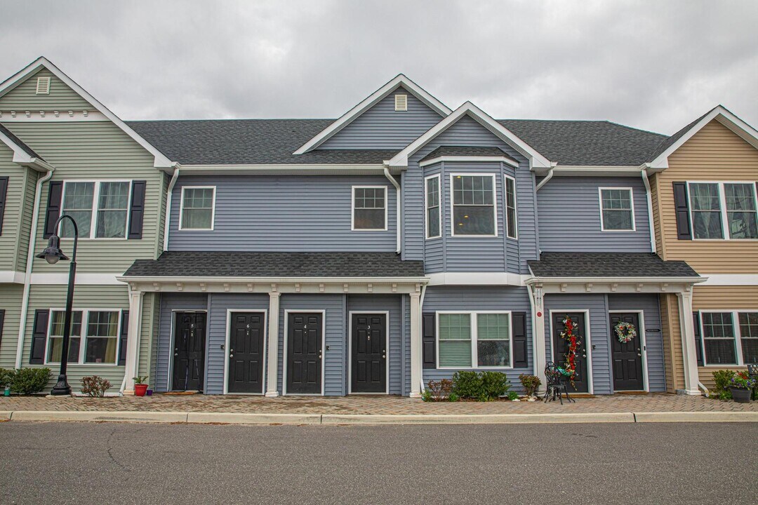 6 Sophia Ct-Unit -6 in West Babylon, NY - Building Photo