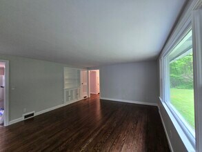 30 Main St in Burlington, CT - Building Photo - Building Photo