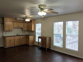 1217 Oak Dr in Denison, TX - Building Photo - Building Photo