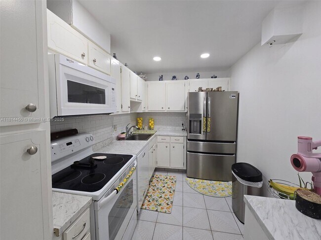 6969 Collins Ave in Miami, FL - Building Photo - Building Photo
