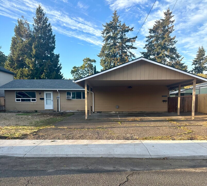 5505 SE Flavel St in Portland, OR - Building Photo