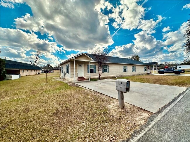 122 Grove Hill Ave in Blackshear, GA - Foto de edificio - Building Photo