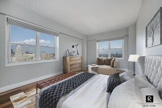 60 E 8th St in New York, NY - Building Photo - Building Photo