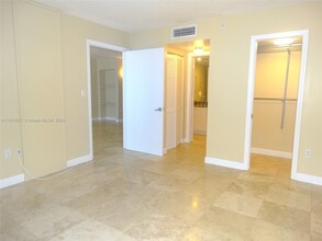 6917 Collins Ave, Unit 608 in Miami, FL - Building Photo - Building Photo