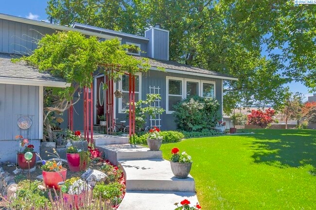 141 S Travis Ln in Kennewick, WA - Building Photo - Building Photo