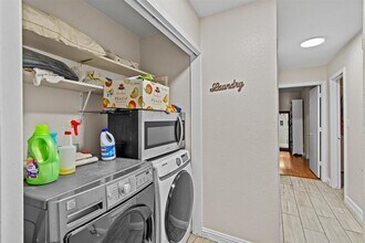 9611 Teasdale Terrace in Austin, TX - Building Photo - Building Photo