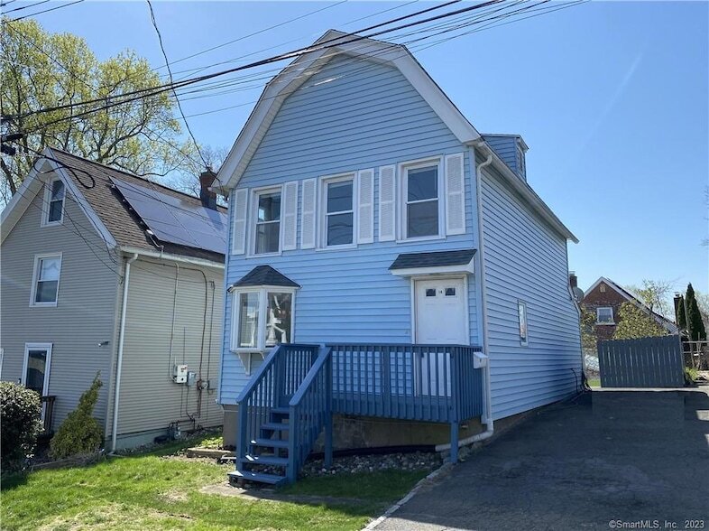 14 Highview Ave in Milford, CT - Building Photo