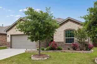520 Frenchpark Dr in Haslet, TX - Building Photo