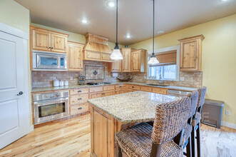 4915 S Townsend Pl in Boise, ID - Foto de edificio - Building Photo