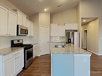 6646 Laurelwood Dr photo'