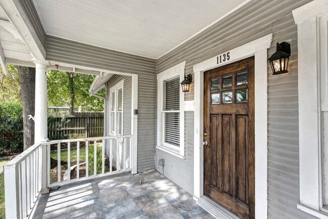 1135 Woodland St in Houston, TX - Foto de edificio - Building Photo