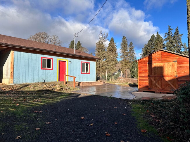 1110 N Main Ave in White Salmon, WA - Building Photo - Building Photo