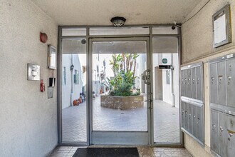 14637 Magnolia Blvd in Van Nuys, CA - Building Photo - Building Photo