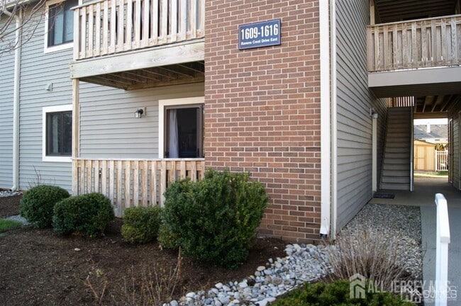 1609 Ravens Crest Dr in Plainsboro, NJ - Building Photo - Building Photo