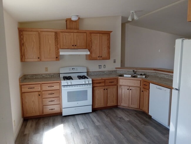 255 E 100 N in Parowan, UT - Building Photo - Building Photo