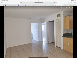 437 SW 7th St, Unit 207 in Miami, FL - Foto de edificio - Building Photo