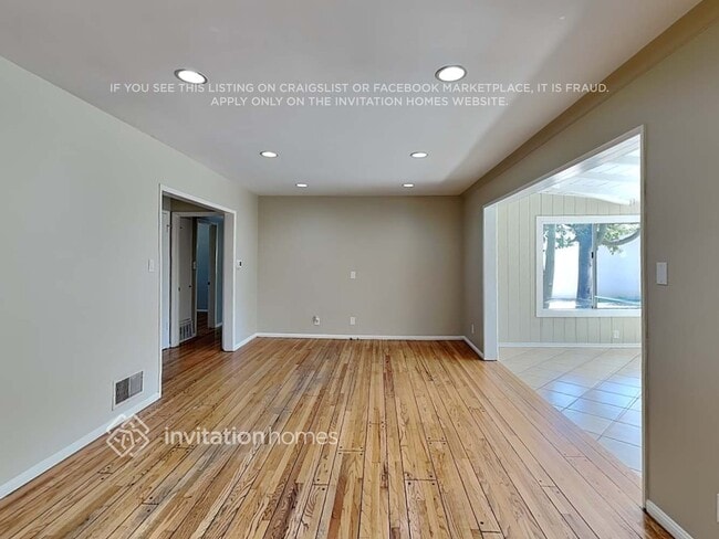 15042 Romar St in Los Angeles, CA - Building Photo - Building Photo