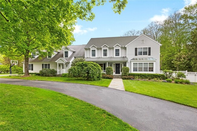 property at 6 Round House Ct