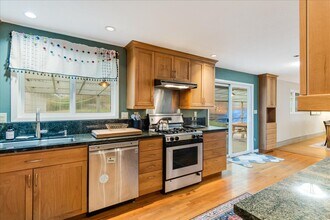 6935 SW Taylors Ferry Rd in Portland, OR - Building Photo - Building Photo