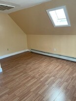 53 Shawmut St, Unit 3 in Lewiston, ME - Building Photo