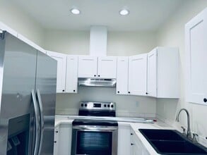 1926 SW Washington St in Albany, OR - Building Photo - Building Photo