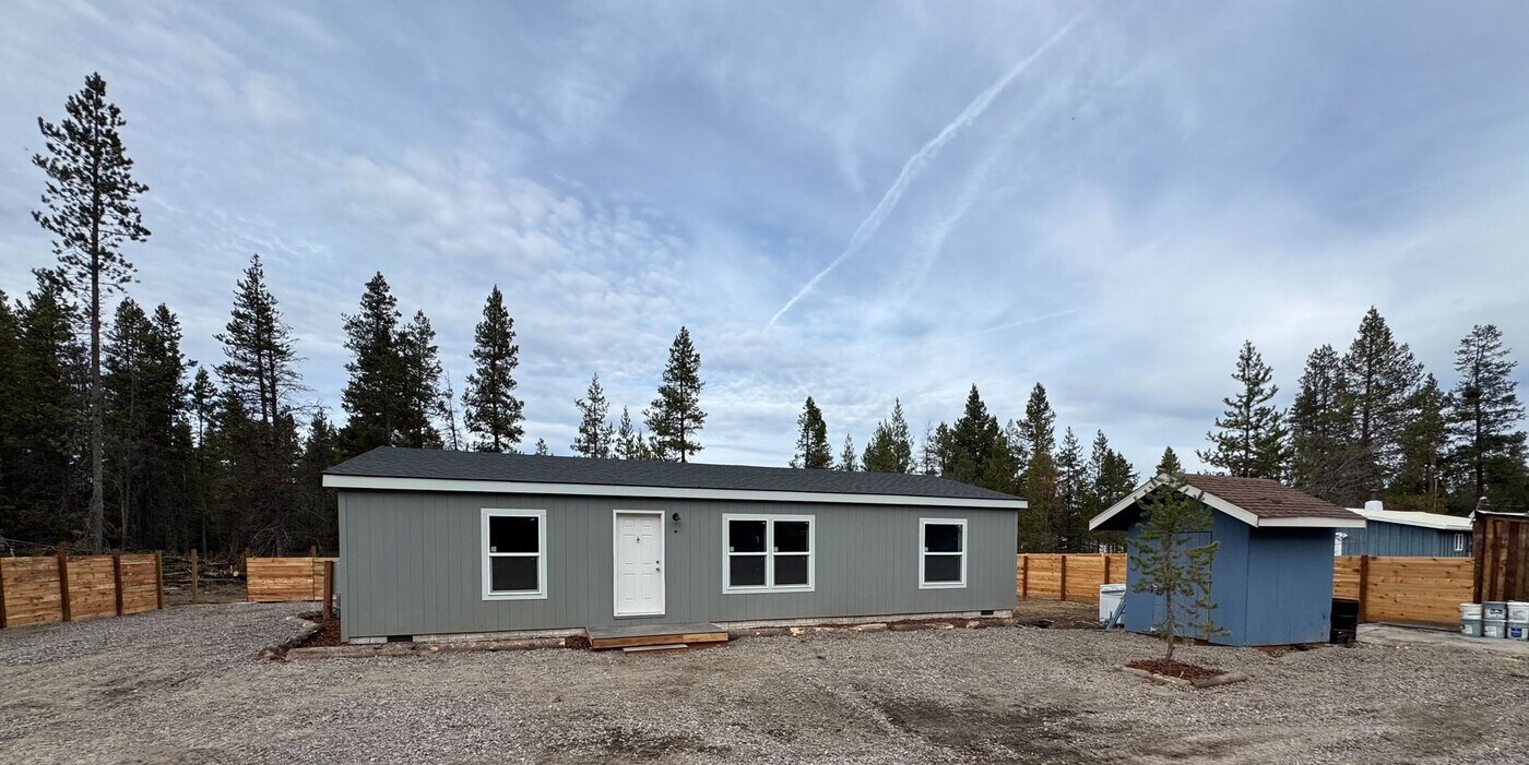 52563 Doe Ln in La Pine, OR - Building Photo