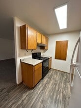 396 NE Miguel Ave in Roseburg, OR - Building Photo - Building Photo
