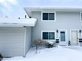 614 Eastbrooke Ln in Rochester, NY - Building Photo