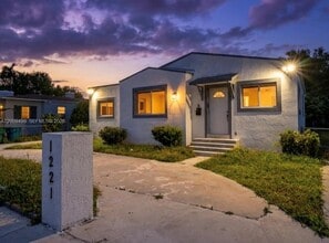 1221 NW 75th St in Miami, FL - Building Photo - Building Photo