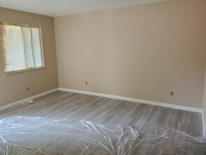 10118 Douglas Ct in St. Ann, MO - Building Photo - Building Photo