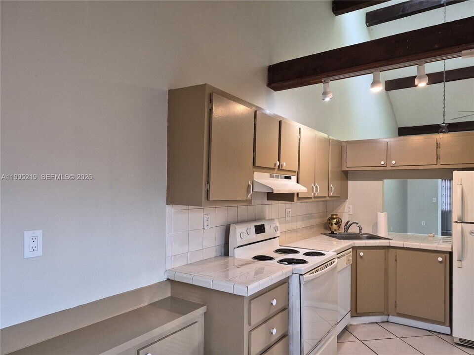 1752 NW 74th Ave in Plantation, FL - Building Photo