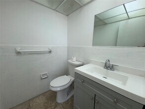 6970 NW 186th St in Hialeah, FL - Building Photo - Building Photo