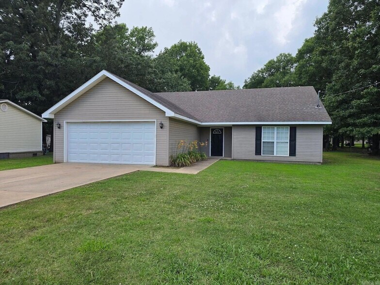 203 N Bernis St in Brookland, AR - Building Photo