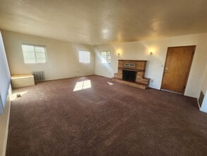 6608 Hillside Ave in Twentynine Palms, CA - Building Photo - Building Photo